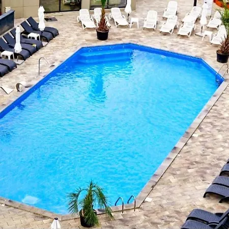 Elite - Pool & 30 Metri De Plaja 3*