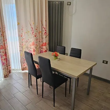 Appartamento Elite - Pool & 30 Metri De Plaja Năvodari