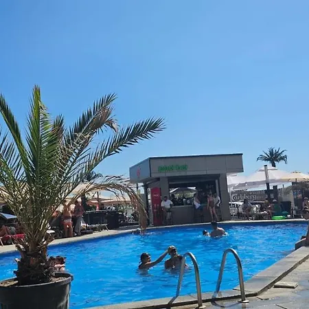 Elite - Pool & 30 Metri De Plaja 3* Năvodari
