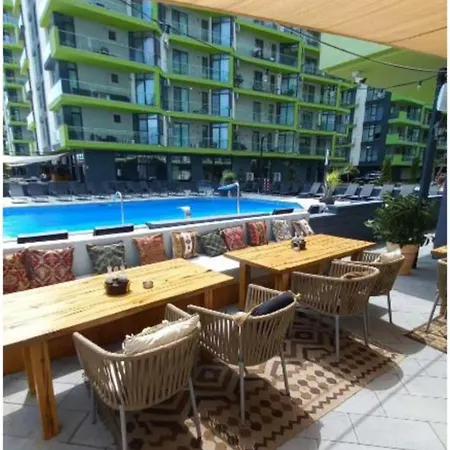 Elite - Pool & 30 Metri De Plaja アパート 3*