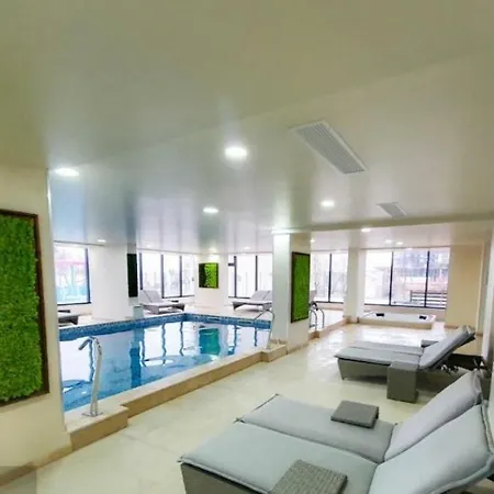 Elite - Pool & 30 Metri De Plaja Apartman