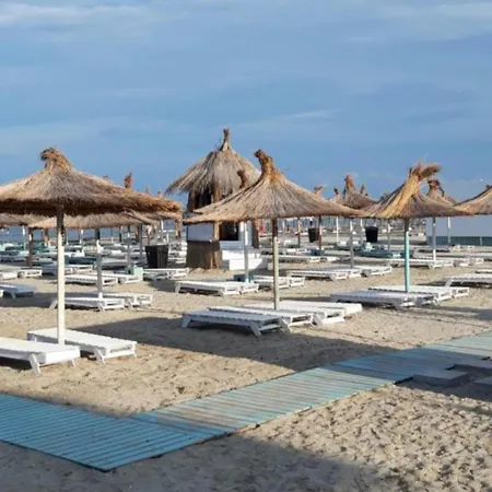 Elite - Pool & 30 Metri De Plaja 3*
