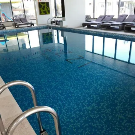 Elite - Pool & 30 Metri De Plaja 3* Năvodari