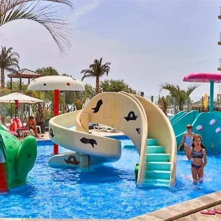 Elite - Pool & 30 Metri De Plaja Apartman 3*