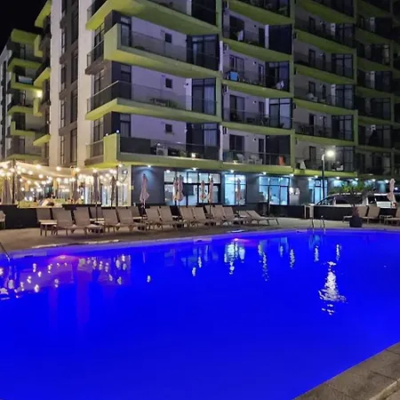 Elite - Pool & 30 Metri De Plaja アパート